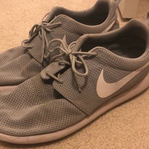 Men’s Nike Roshes